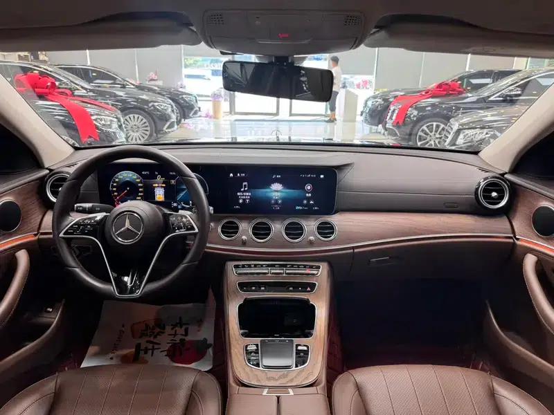 Mercedes-Benz E-Class 2022 Facelift E 300 L Fashion Sedan — миниатюра 25