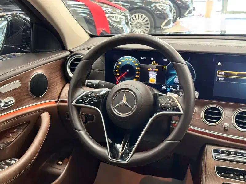 Mercedes-Benz E-Class 2022 Facelift E 300 L Fashion Sedan — миниатюра 27