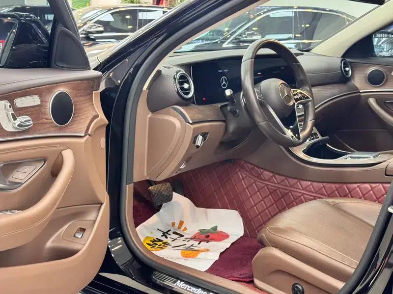 Mercedes-Benz E-Class 2022 Facelift E 300 L Fashion Sedan — миниатюра 39