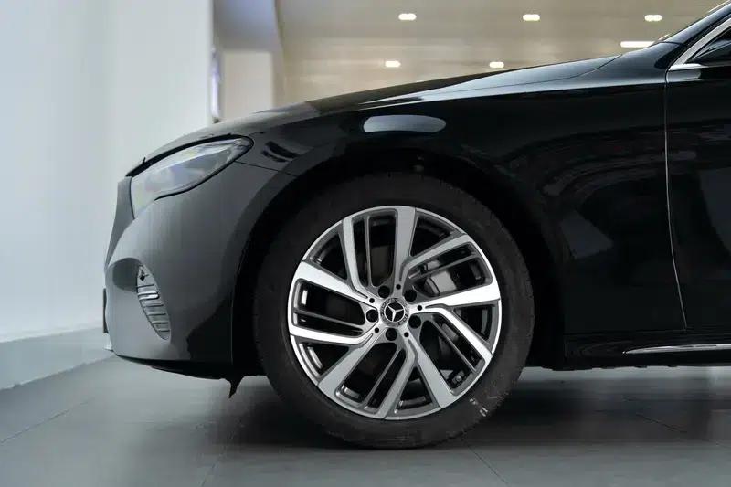 Mercedes-Benz E-Class 2024 E 300 L Fashion Sedan — миниатюра 8