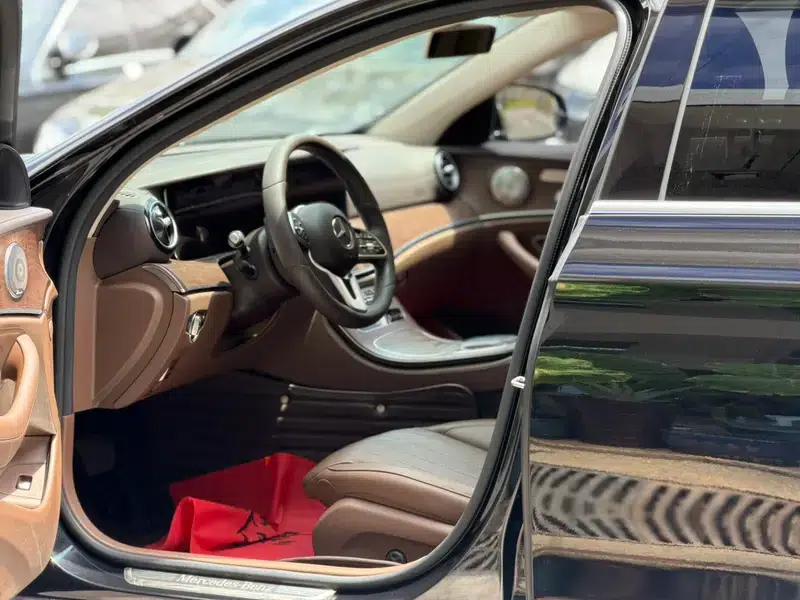 Mercedes-Benz E-Class 2019 E 300 L Fashion Edition — миниатюра 13