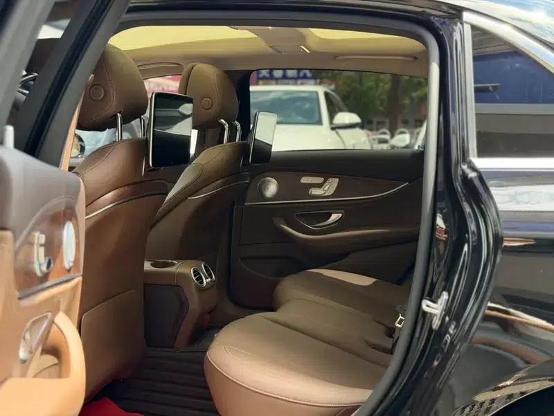 Mercedes-Benz E-Class 2019 E 300 L Fashion Edition — миниатюра 14