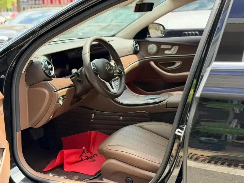 Mercedes-Benz E-Class 2019 E 300 L Fashion Edition — миниатюра 16