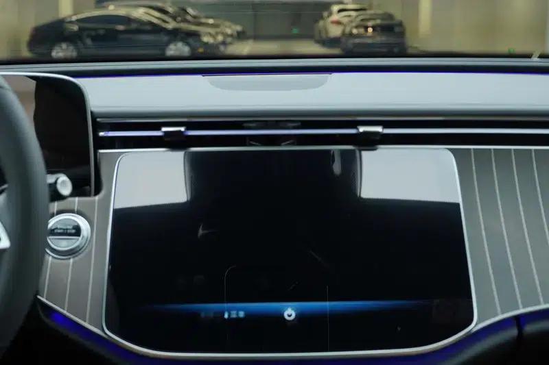 Mercedes-Benz E-Class 2024 Facelift E 300 L Fashion Sedan — миниатюра 11