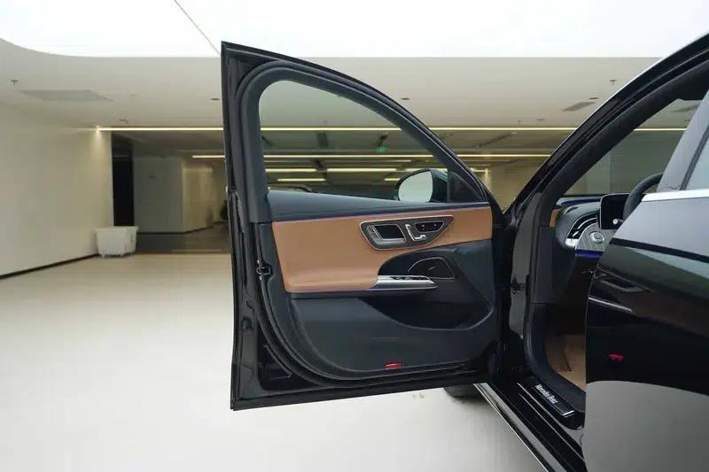 Mercedes-Benz E-Class 2024 Facelift E 300 L Fashion Sedan — миниатюра 19