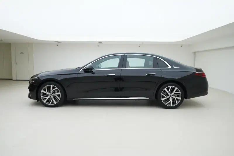 Mercedes-Benz E-Class 2024 Facelift E 300 L Fashion Sedan — миниатюра 3