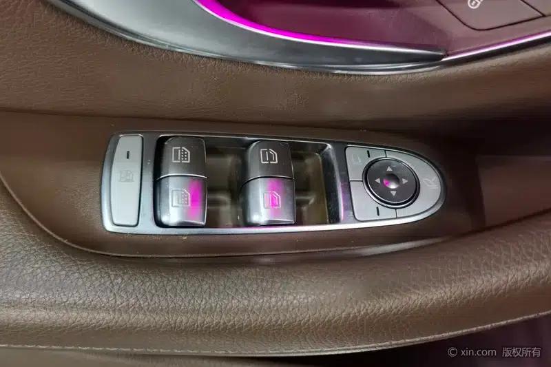 Mercedes-Benz E-Class 2020 Facelift E 300 L Special Edition — миниатюра 22