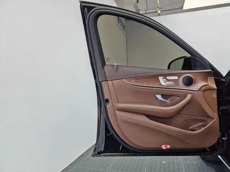 Mercedes-Benz E-Class 2019 Facelift E 300 L Fashion Model — миниатюра 19
