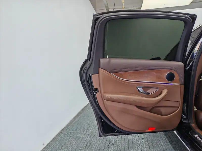 Mercedes-Benz E-Class 2019 Facelift E 300 L Fashion Model — миниатюра 20