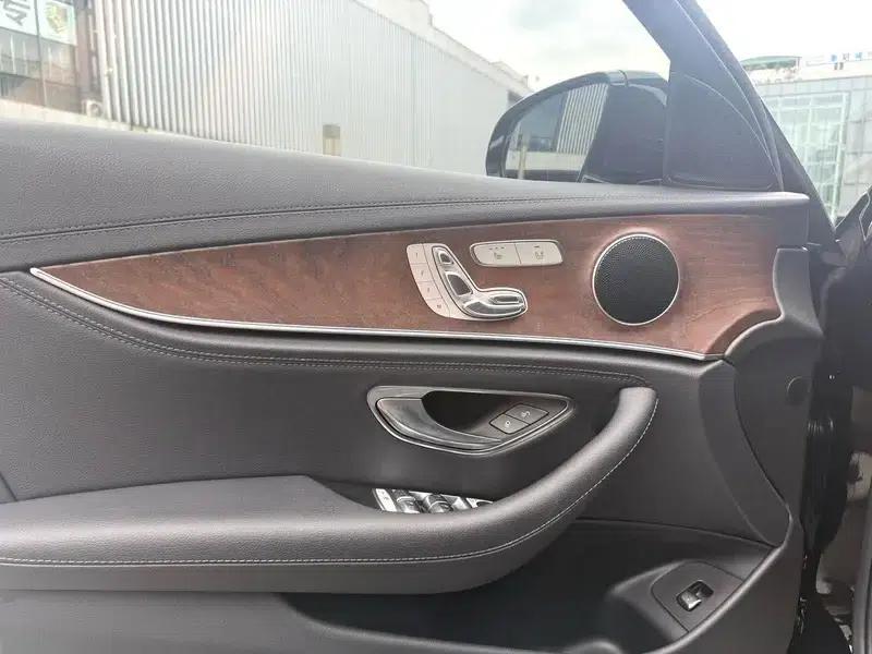 Mercedes-Benz E-Class 2018 Facelift E 300 L Fashion Model — миниатюра 6