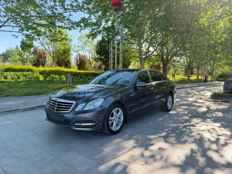 Mercedes-Benz E-Class 2010 E 300 L Fashion Edition — миниатюра 1