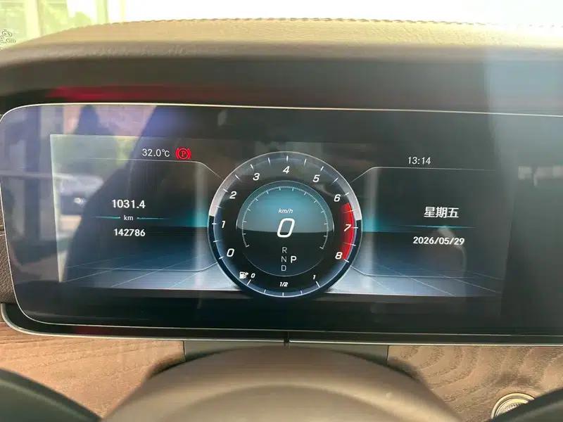 Mercedes-Benz E-Class 2019 Facelift E 300 L Fashion Model — миниатюра 17