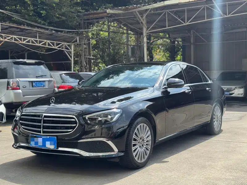 2023 Mercedes-Benz E-Class E 300 L Luxury Sedan — миниатюра 1