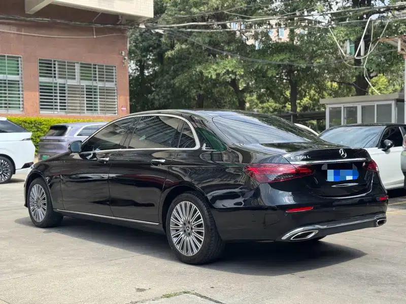2023 Mercedes-Benz E-Class E 300 L Luxury Sedan — миниатюра 3