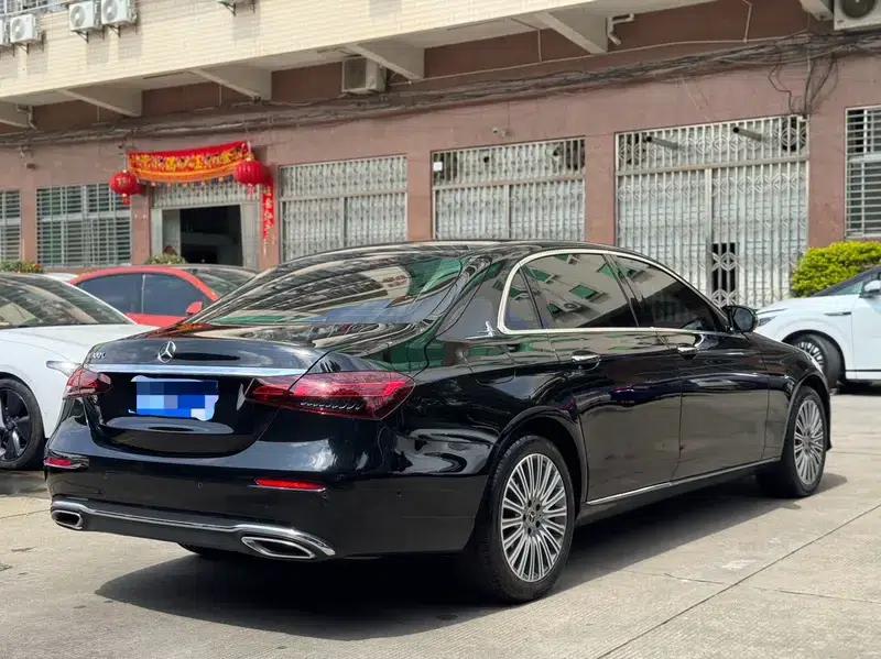 2023 Mercedes-Benz E-Class E 300 L Luxury Sedan — миниатюра 4