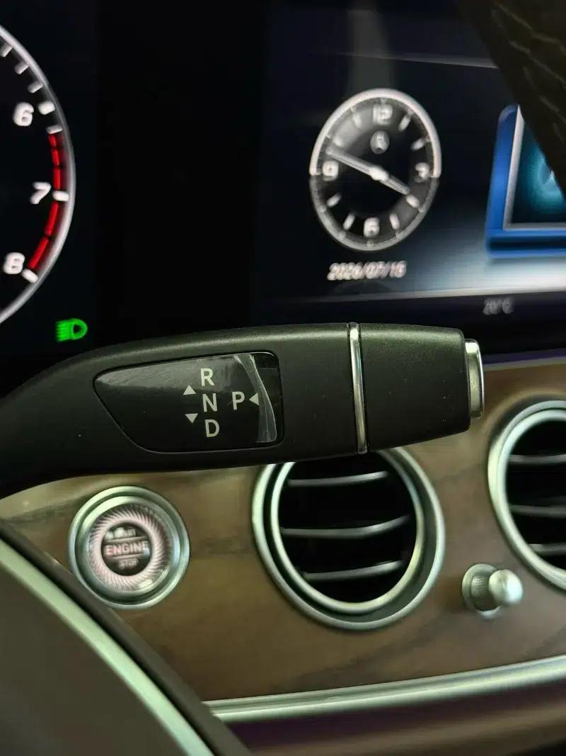 2017 Mercedes-Benz E-Class E 300 L Luxury — миниатюра 23