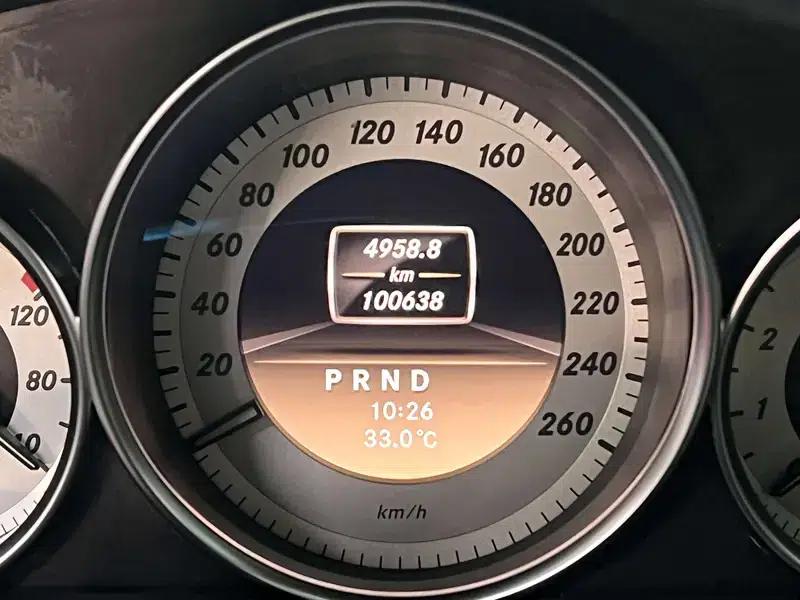Mercedes-Benz C-Class 2011 C 200 CGI Fashion Model — миниатюра 11