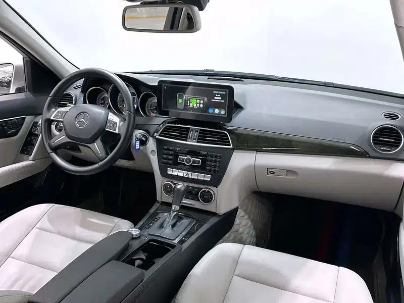 Mercedes-Benz C-Class 2011 C 200 CGI Fashion Model — миниатюра 12