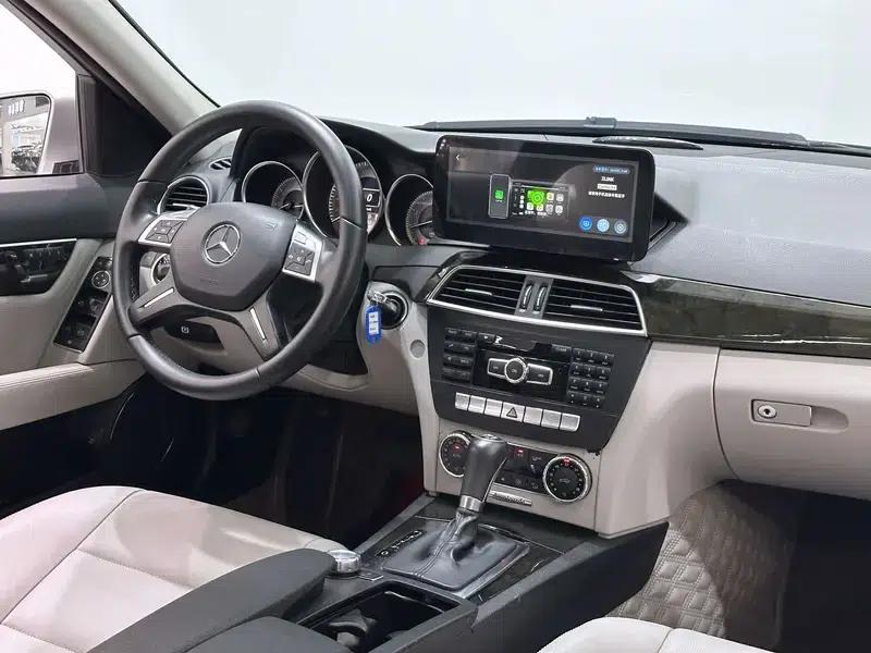 Mercedes-Benz C-Class 2011 C 200 CGI Fashion Model — миниатюра 13