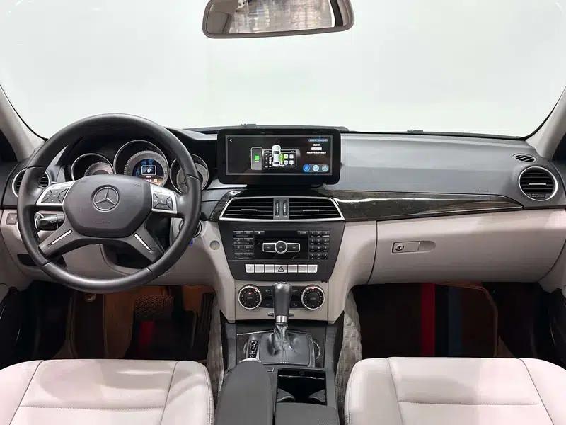 Mercedes-Benz C-Class 2011 C 200 CGI Fashion Model — миниатюра 14