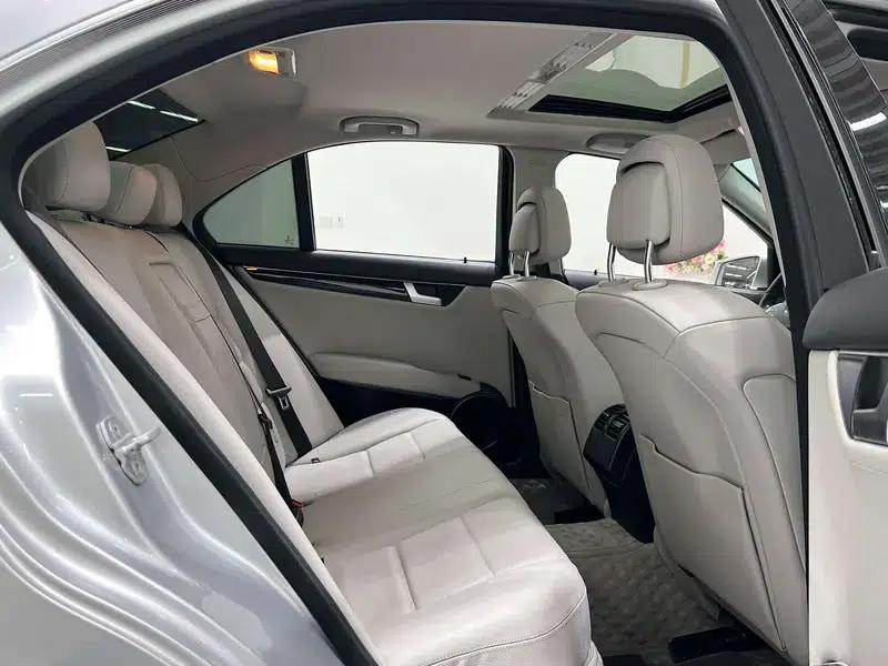 Mercedes-Benz C-Class 2011 C 200 CGI Fashion Model — миниатюра 16