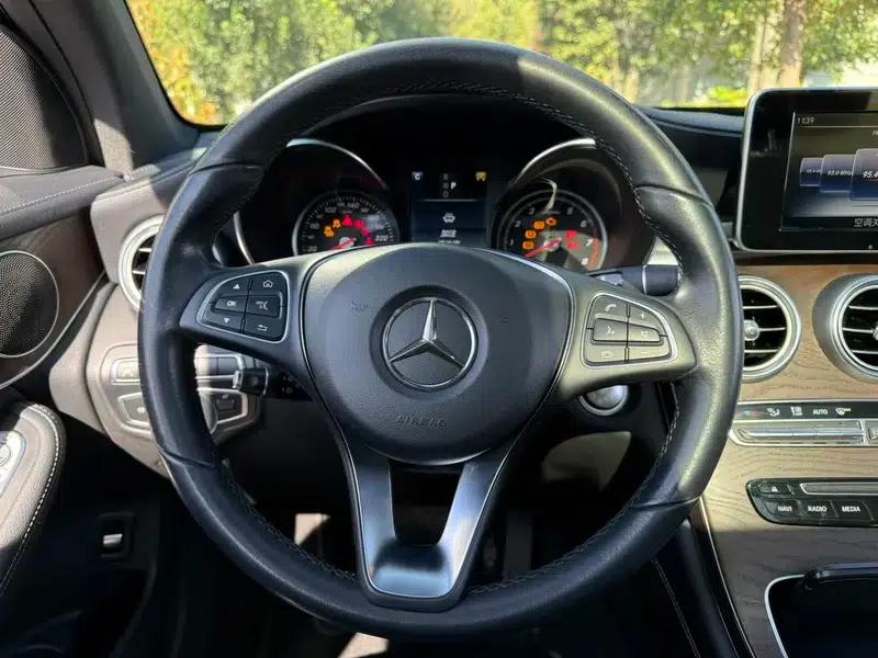 2017 Mercedes-Benz GLC 300 4MATIC Dynamic — миниатюра 22