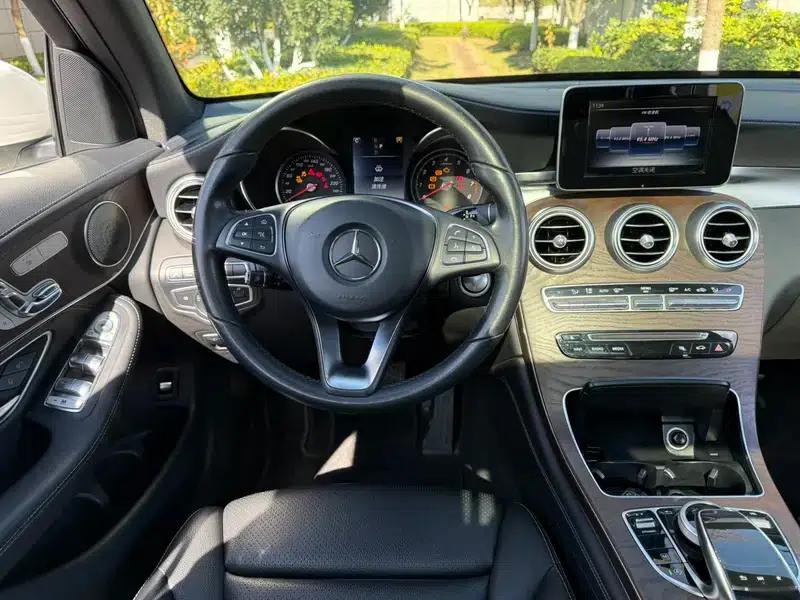 2017 Mercedes-Benz GLC 300 4MATIC Dynamic — миниатюра 24