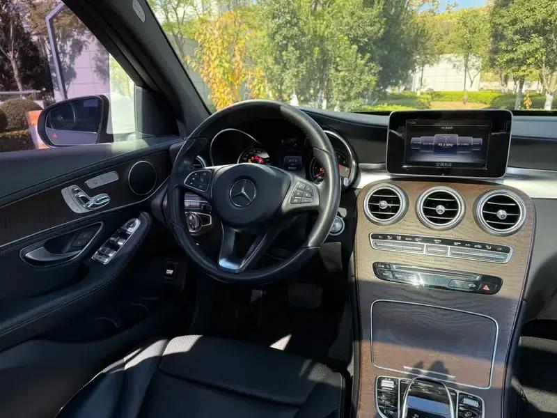2017 Mercedes-Benz GLC 300 4MATIC Dynamic — миниатюра 25