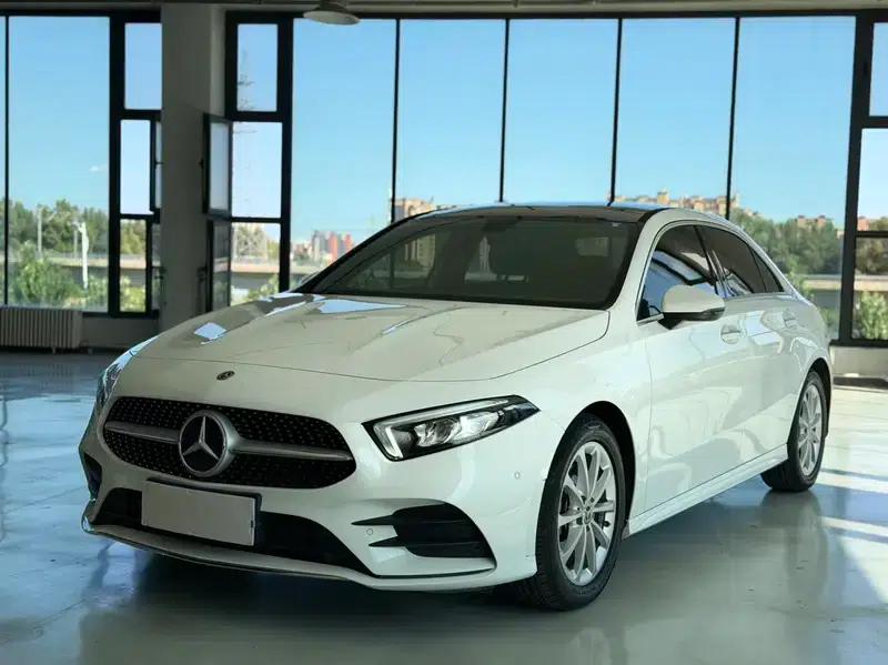 Mercedes-Benz A-Class 2020 Facelift A 200 L Sport Sedan Fashion Model — миниатюра 1