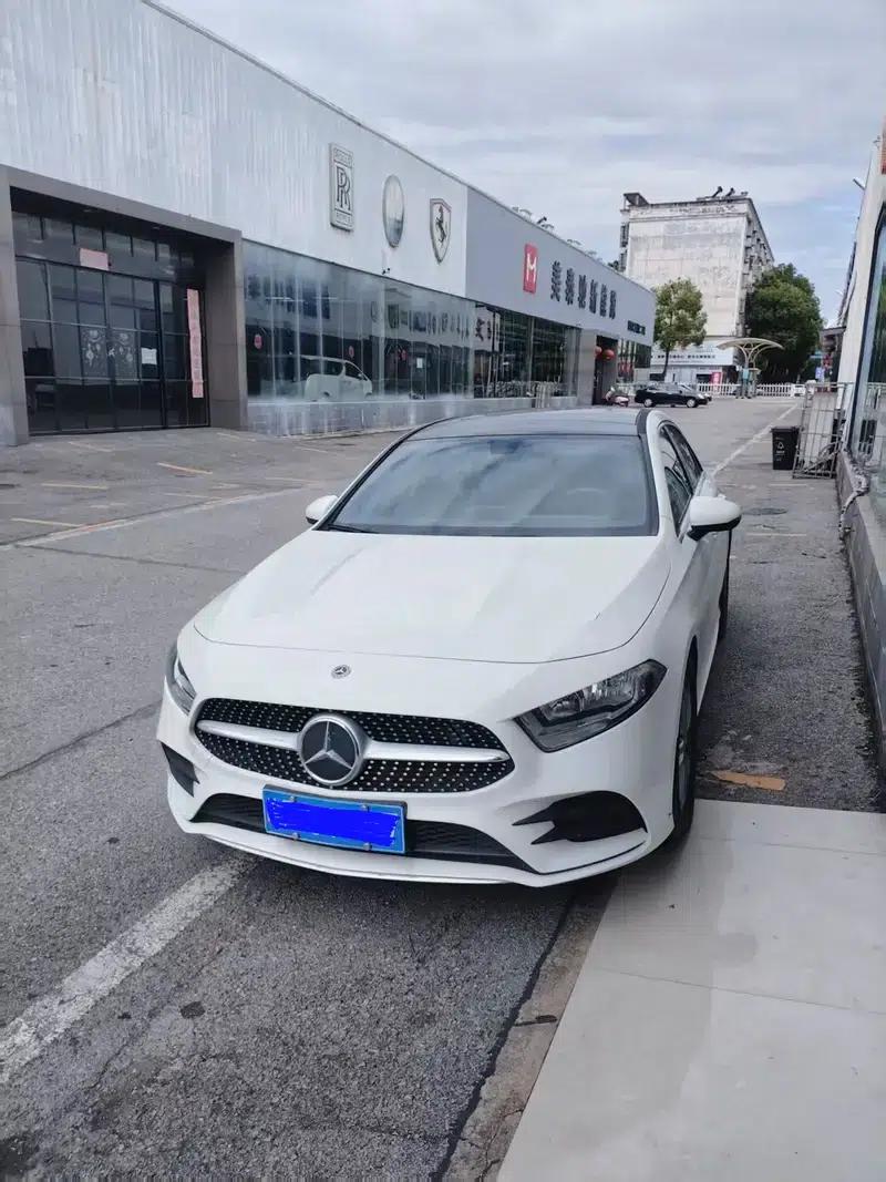 2022 Mercedes-Benz A-Class A 180 L — миниатюра 2