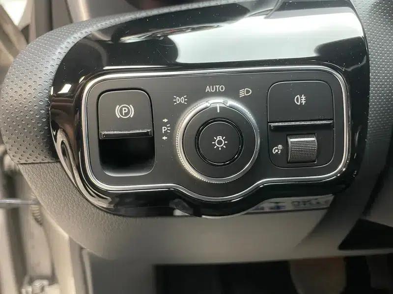 2020 Mercedes-Benz A-Class A 220 L 4MATIC Sport Sedan — миниатюра 17