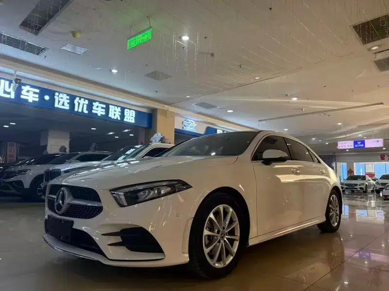 2022 Mercedes-Benz A-Class A 200 L Sport Sedan Dynamic Edition — миниатюра 1