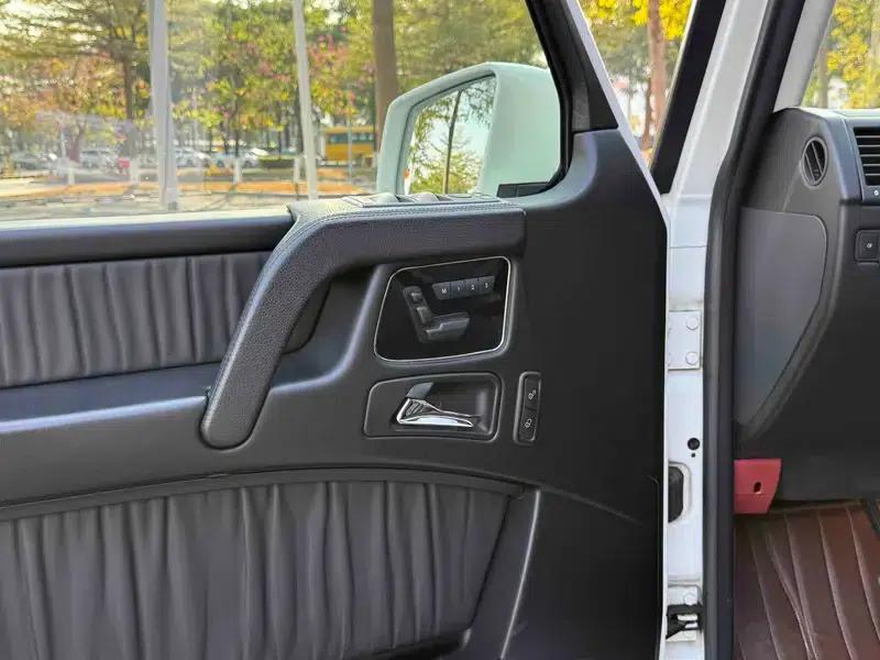 2016 Mercedes-Benz G-Class G 500 — миниатюра 10