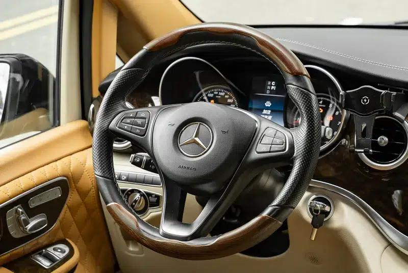 Mercedes-Benz V-Class 2017 V 260 L Premium Extended Edition — миниатюра 11