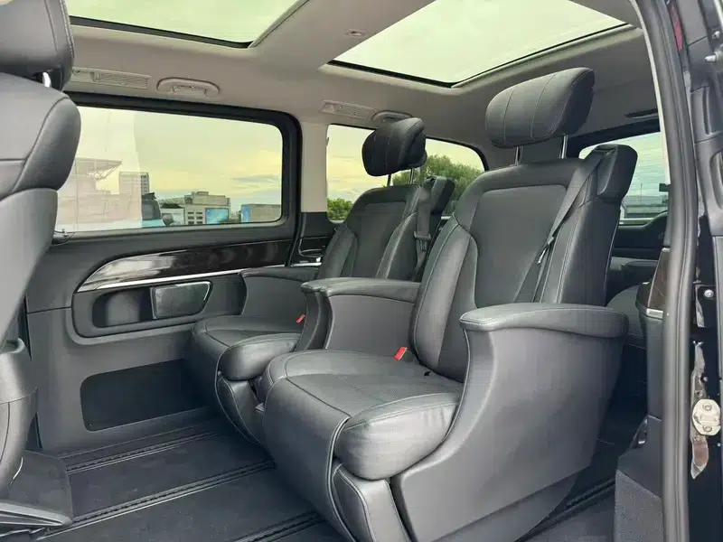 Mercedes-Benz V-Class 2018 V 260 L Premium Extended Edition (China V Emission Standard) — миниатюра 12