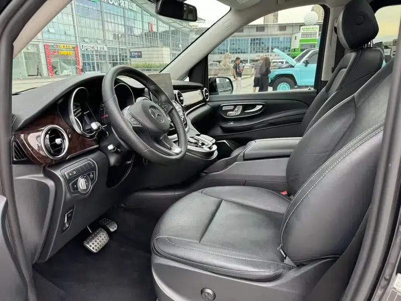 Mercedes-Benz V-Class 2018 V 260 L Premium Extended Edition (China V Emission Standard) — миниатюра 15