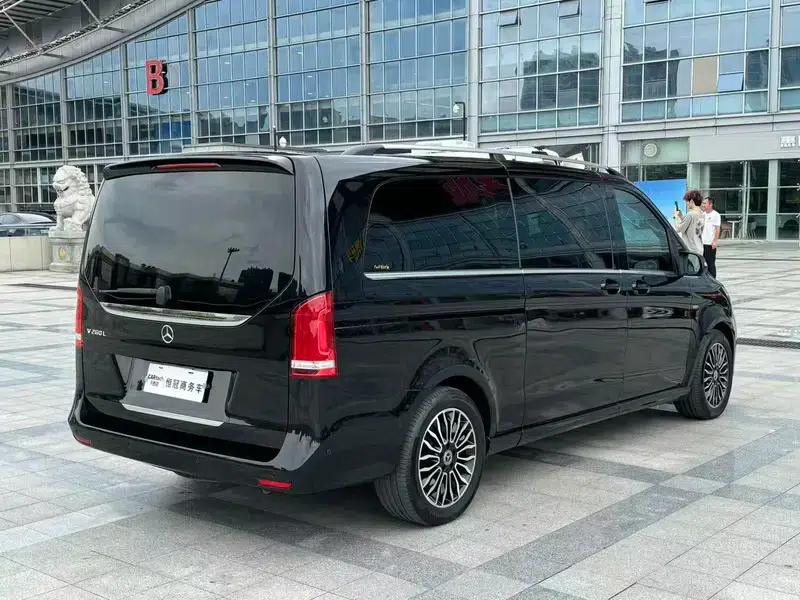 Mercedes-Benz V-Class 2018 V 260 L Premium Extended Edition (China V Emission Standard) — миниатюра 7