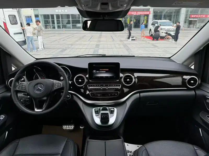 Mercedes-Benz V-Class 2018 V 260 L Premium Extended Edition (China V Emission Standard) — миниатюра 8