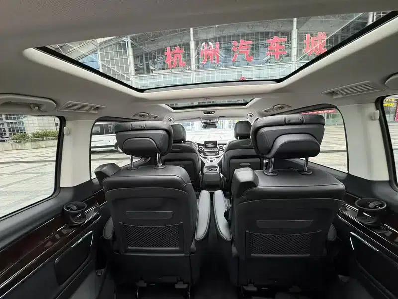 Mercedes-Benz V-Class 2018 V 260 L Premium Extended Edition (China V Emission Standard) — миниатюра 10