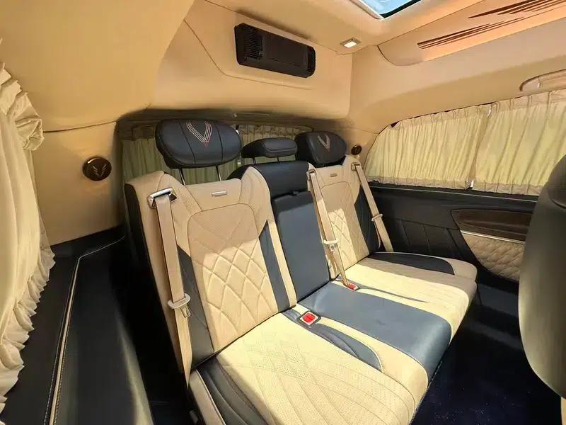Mercedes-Benz V-Class 2021 V 260 L Long Wheelbase Premium Edition — миниатюра 11