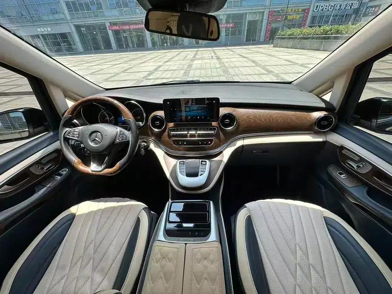 Mercedes-Benz V-Class 2021 V 260 L Long Wheelbase Premium Edition — миниатюра 8