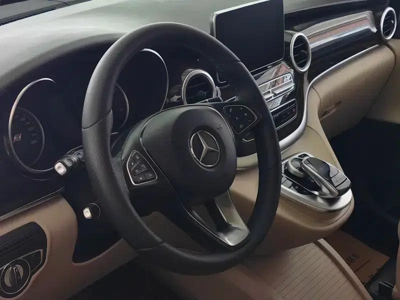 Mercedes-Benz V-Class 2020 V 260 Navigator Edition — миниатюра 7