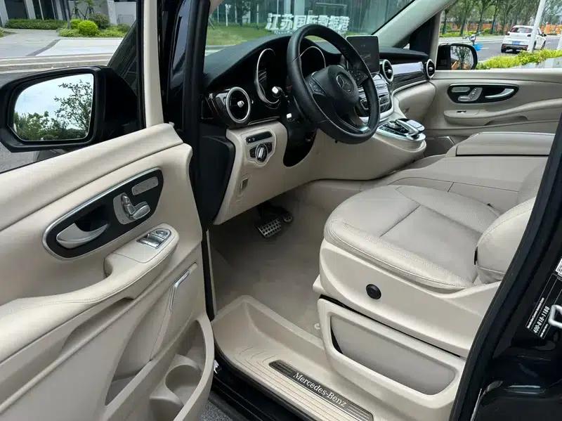 Mercedes-Benz V-Class 2018 V 260 Premium Edition (China VI Emission Standard) — миниатюра 17
