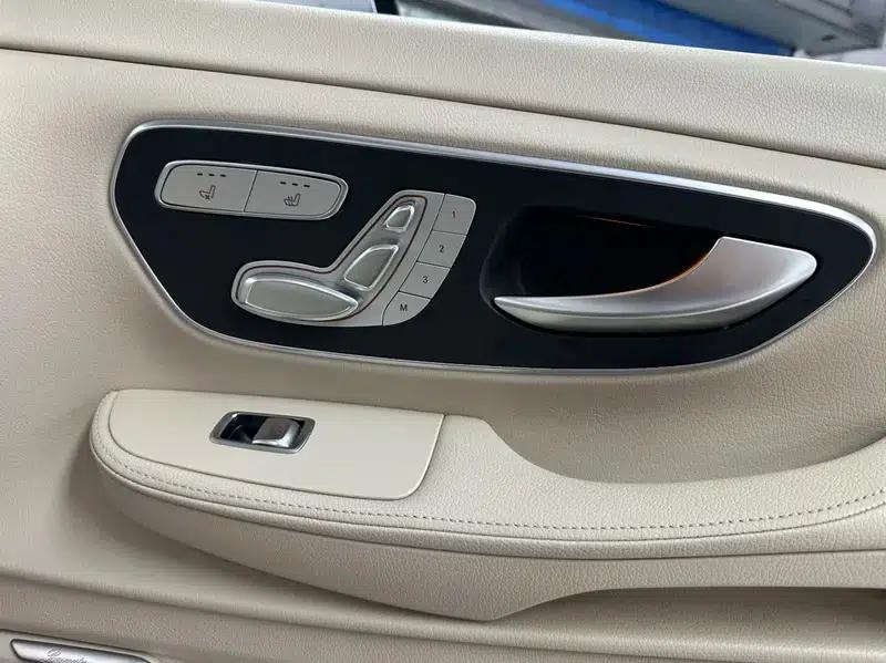 Mercedes-Benz V-Class 2018 V 260 Premium Edition (China VI Emission Standard) — миниатюра 24