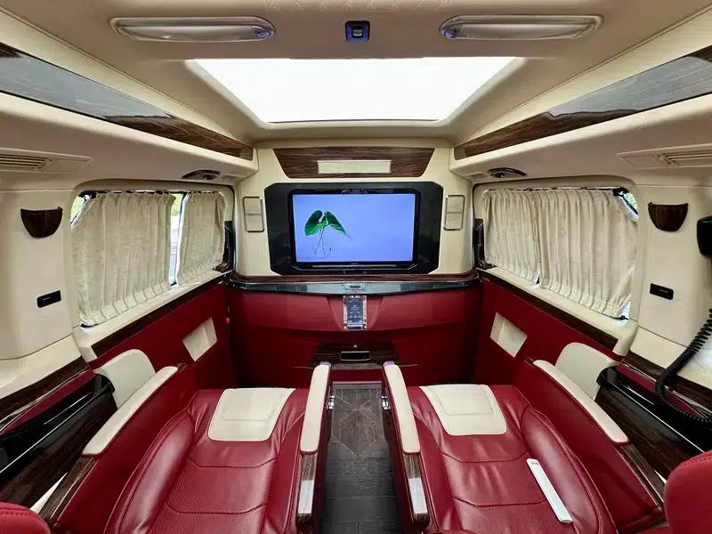 Mercedes-Benz V-Class 2018 V 260 L Premium Extended Edition (China V Emission Standard) — миниатюра 11