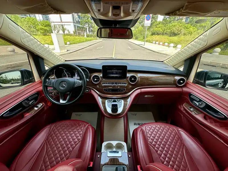 Mercedes-Benz V-Class 2018 V 260 L Premium Extended Edition (China V Emission Standard) — миниатюра 12