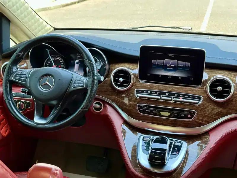 Mercedes-Benz V-Class 2018 V 260 L Premium Extended Edition (China V Emission Standard) — миниатюра 13