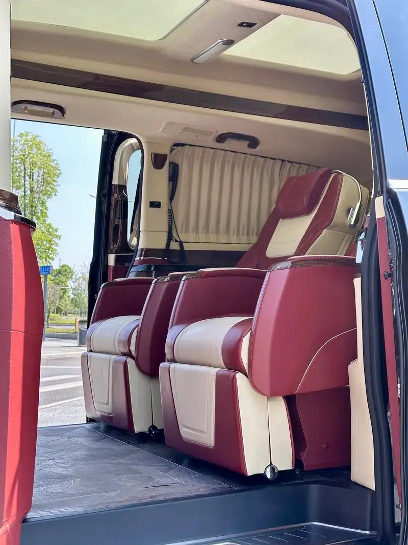 Mercedes-Benz V-Class 2018 V 260 L Premium Extended Edition (China V Emission Standard) — миниатюра 15