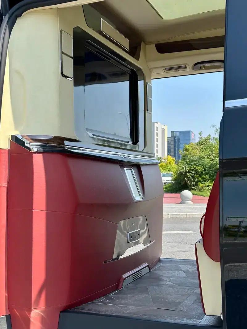 Mercedes-Benz V-Class 2018 V 260 L Premium Extended Edition (China V Emission Standard) — миниатюра 16