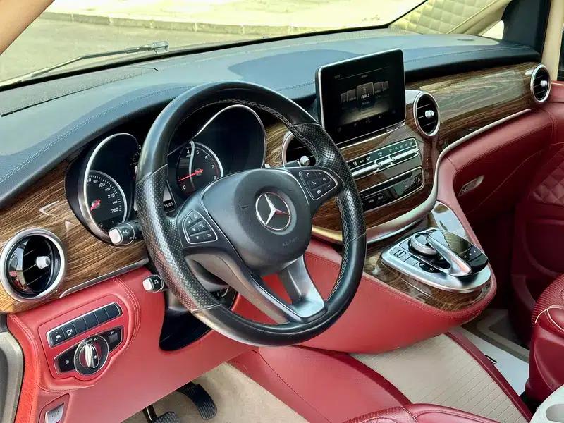 Mercedes-Benz V-Class 2018 V 260 L Premium Extended Edition (China V Emission Standard) — миниатюра 10